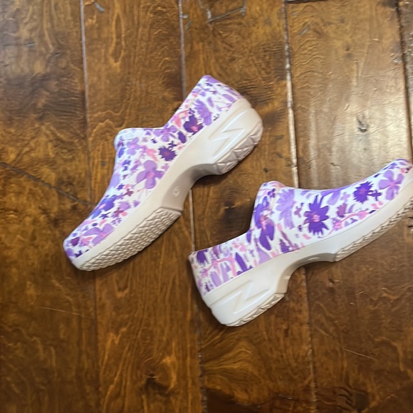 Orchid Delta Uniforms - Picture 3 of 6